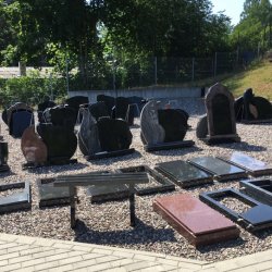 Надгробні пам'ятники