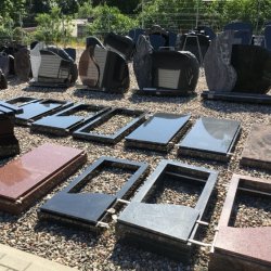 Надгробні пам'ятники