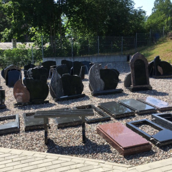 Надгробные памятники