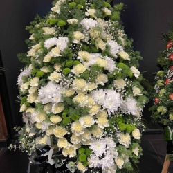 Венки из живых цветов_44