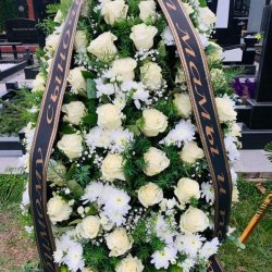 Вінки з живих квітів на похорон_7