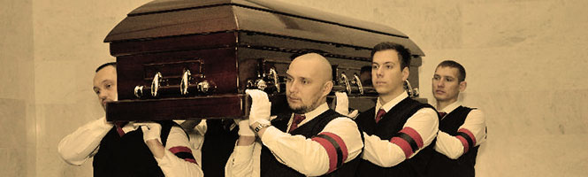 Бригада носіїв. Винос труни. Київ